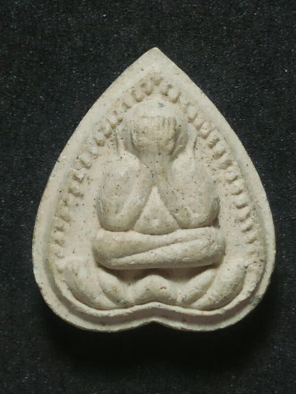 พระปิดตา วัดเขาเชิงเทียน ชลบุรี เนื้อผงพุทธคุณ 5 องค์ 