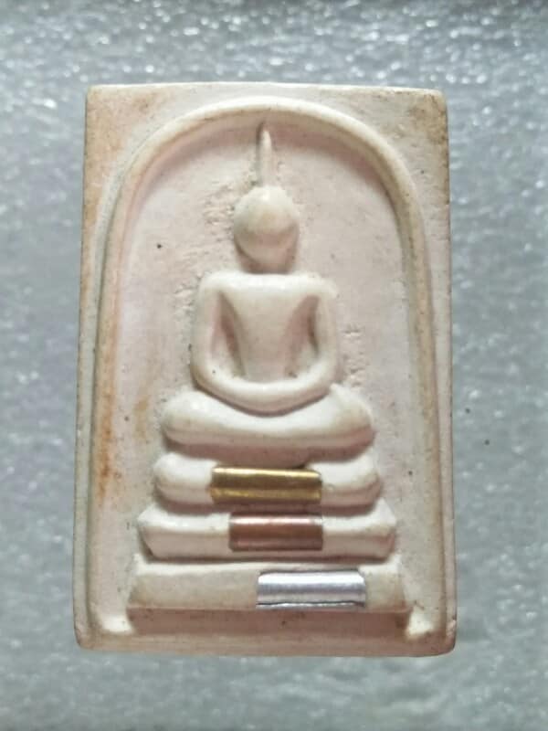 พระสมเด็จฝังตะกรุด 3 ดอก หลวงพ่อคูณ วัดบ้านไร่ นครราชสีมา 