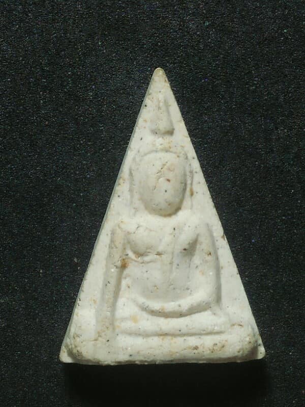 พระสมเด็จนางพญาเนื้อผง หลังยันต์ 