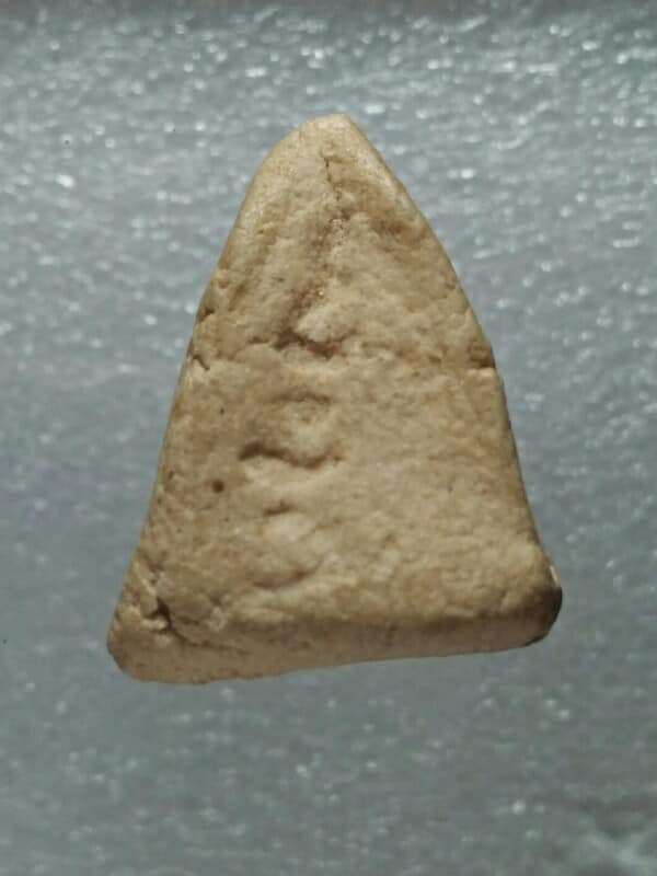 พระผงหลังยันต์ เคลือบ 