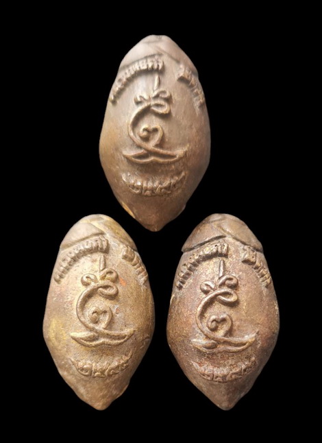 เคาะแรกแดง..หมากทุยโลหะผสม..อุดผง ๑ ตัว + หล่อตัน ๒ ตัว..ลพ.ดำ วัดเขาพูลทอง จันทบุรี / ส่ง ems