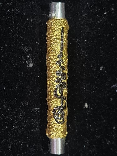 วัดห้วยด้วน จ.นครสวรรค์ ตะกรุดจารมือ หลวงพ่อพัฒน์  เลื่อนยศ เลื่อนบารมี 2   ขนาดประมาณ 2.5 นิ้ว ( 6.