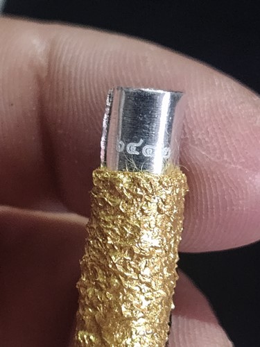 วัดห้วยด้วน จ.นครสวรรค์ ตะกรุดจารมือ หลวงพ่อพัฒน์  เลื่อนยศ เลื่อนบารมี 2   ขนาดประมาณ 2.5 นิ้ว ( 6.