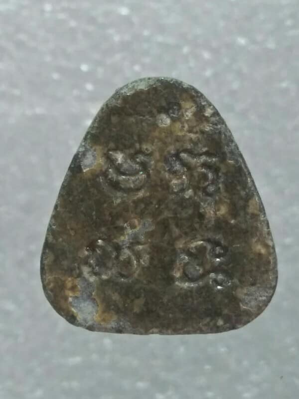 พระปิดตา เคลือบ เนื้อผงหลังยันต์ 