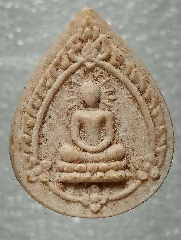 พระผงพุทธมหาลาภ เนื้อผงน้ำมัน 