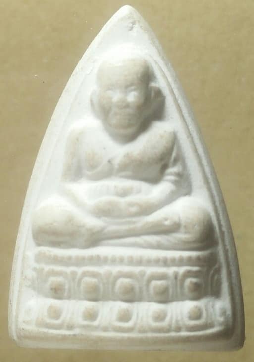 พระหลวงปู่ทวด เนื้อผงฝังพลอย 