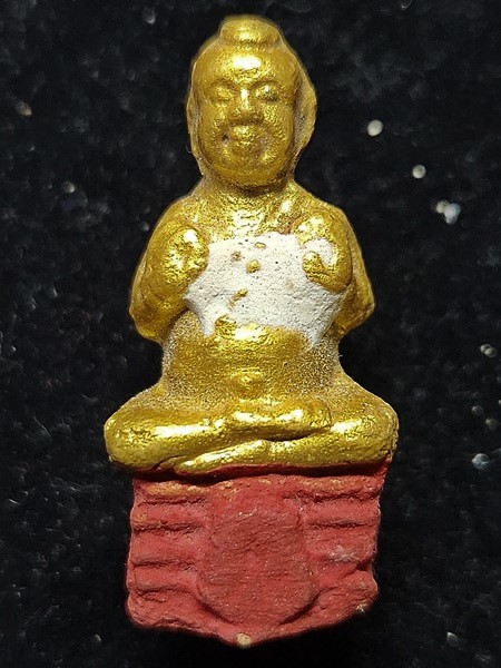 กุมารทองพกพา หลวงปู่แย้ม วัดสามง่าม จ.นครปฐม รุ่น"ฐาน 95" ปี ๒๕๕๔ โค๊ต ย ยักษ์ใต้ฐาน