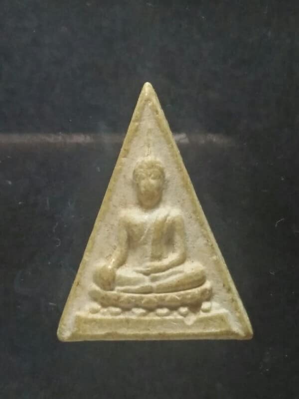 พระผงพิมพ์สามเหลี่ยม ไม่ทราบวัด