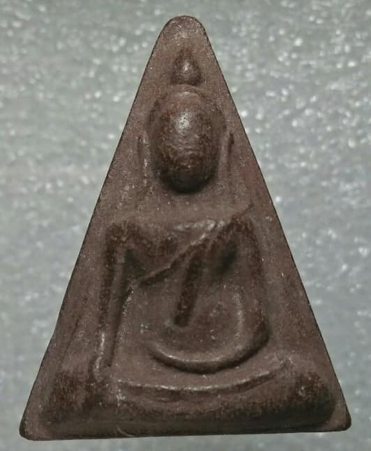 พระนางพญา หลังยันต์ใบพัด รุ่น๑ วัดพังเทียม นครราชสีมา 