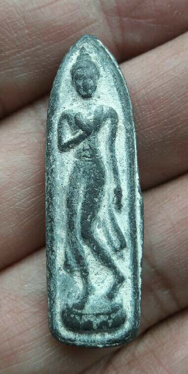 พระเนื้อโลหะเก่าๆไม่ทราบที่ เคาะเดียว   