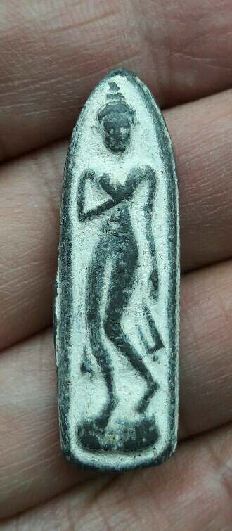 พระเนื้อโลหะเก่าๆไม่ทราบที่ เคาะเดียว   