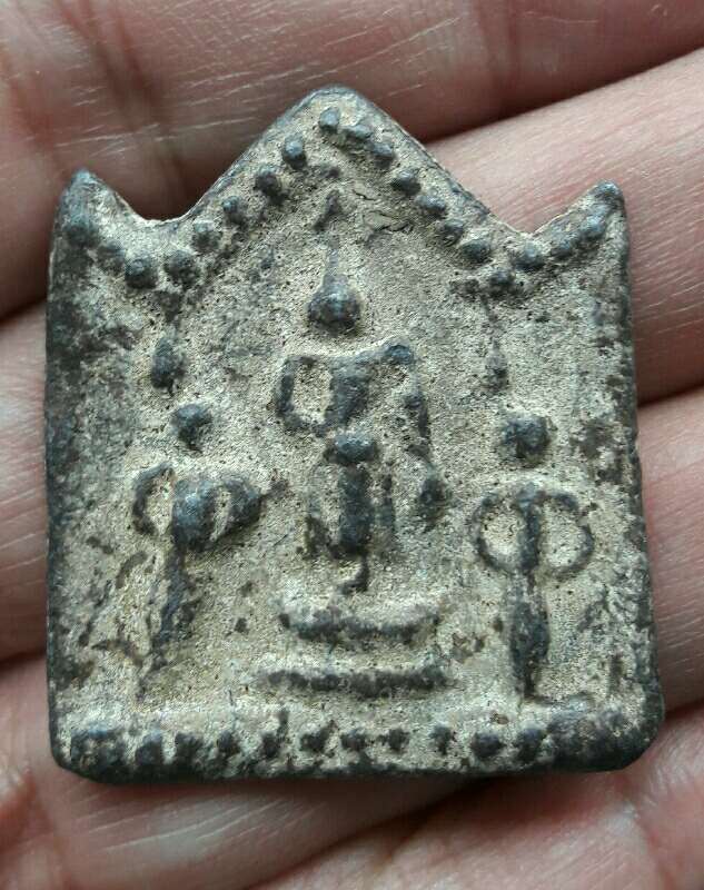 พระเนื้อโลหะเก่าๆไม่ทราบที่ เคาะเดียว  