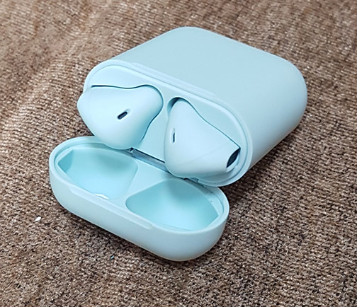 SALE หูฟังบลูทูธไร้สาย TWS i12 สีสันสดใส เสียงกระหึ่ม ควบคุมแบบสัมผัส มาพร้อมสายชาร์จและคู่มือ