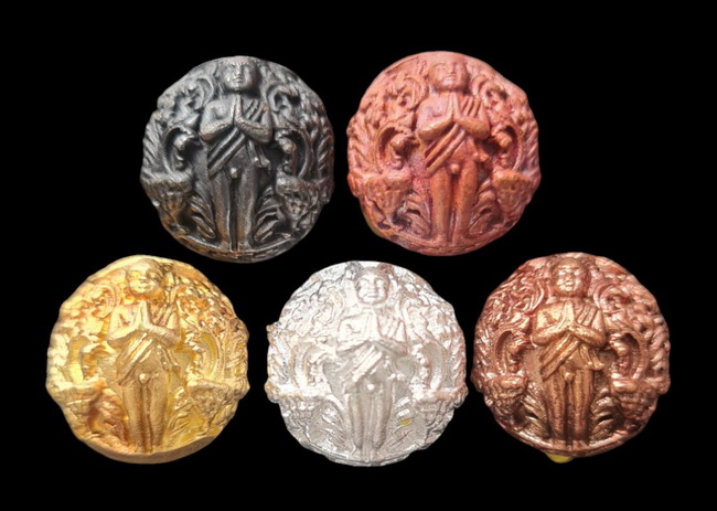 เคาะแรกแดง...ลูกอม (ลูกนู) รุ่นรวยบันดาลทรัพย์ ๒๕๖๓...คละเนื้อ รวม ๕ ลูก กล่องเดิม / ส่ง ems