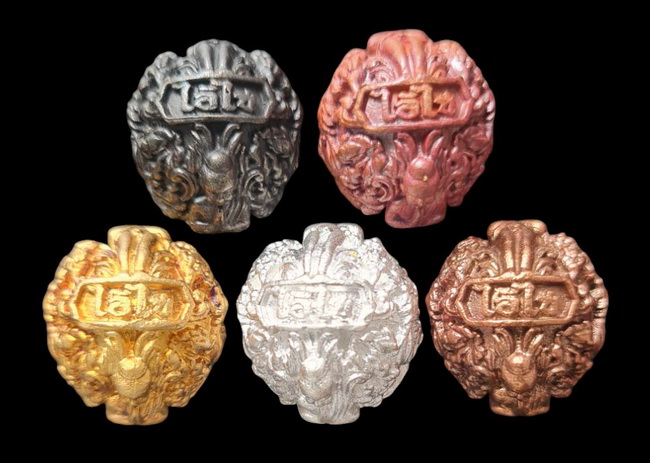 เคาะแรกแดง...ลูกอม (ลูกนู) รุ่นรวยบันดาลทรัพย์ ๒๕๖๓...คละเนื้อ รวม ๕ ลูก กล่องเดิม / ส่ง ems