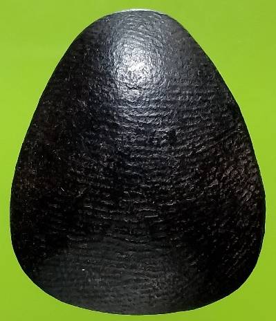 พระปิดตาเนื้อผงคลุกลัก  