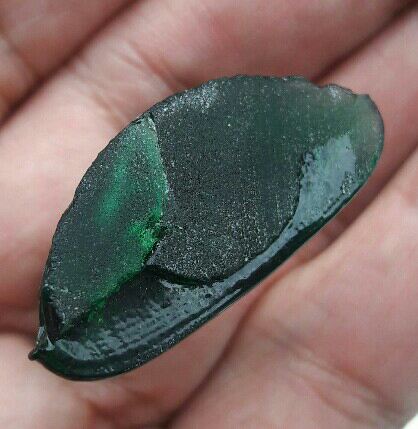 พระแก้วมรกต เนื้อแก้วเขียว วัดโปรดเกศ จ.นนทบุรี ปี.2500 ขนาด สูง 4.5 ซม.ฐานกว้าง 3.5 ซม.เคาะเดียว