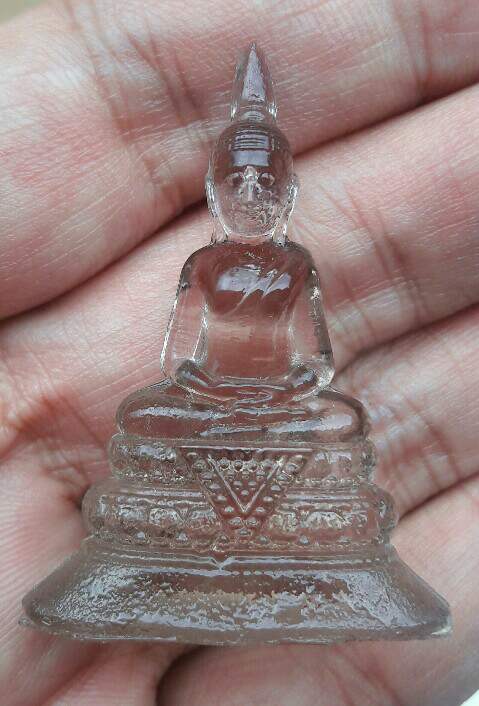 พระแก้วมรกต เนื้อแก้วใส วัดโปรดเกศ จ.นนทบุรี ปี​ 2500 ขนาด สูง 4.5 ซม.ฐานกว้าง 3.5 ซม.เคาะเดียว