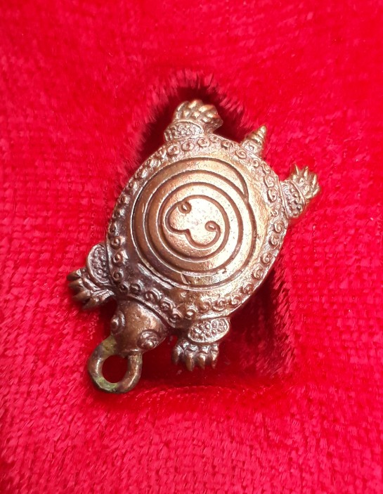 เต่าจิ๋ว-รูปภาพบูชา"หลวงพ่อเกิด"วัดเขาดิน ชัยนาท