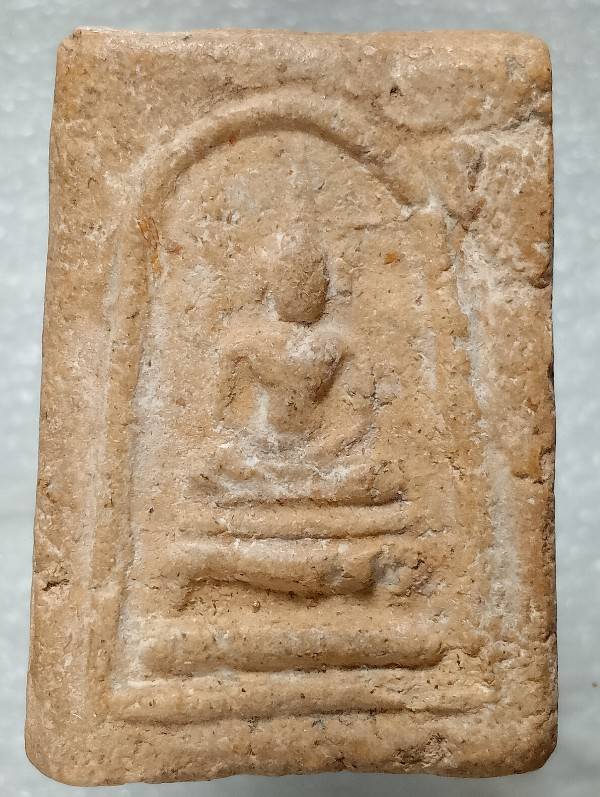 พระสมเด็จเนื้อผงพิมพ์ขาโต๊ะ