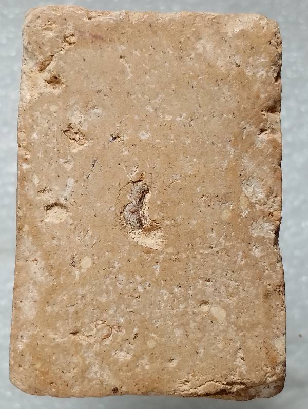 พระสมเด็จเนื้อผงพิมพ์ขาโต๊ะ