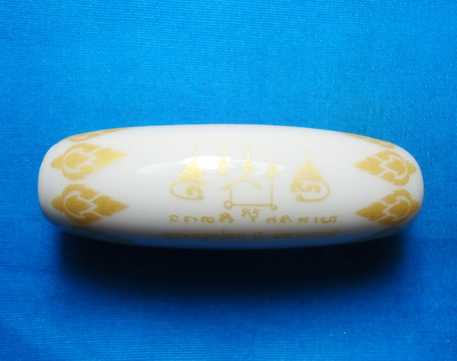 เคาะเดียวแดง   ตะกรุด เซรามิค ขอบทอง หลวงปู่แผ้ว ปวโร จ.นครปฐม