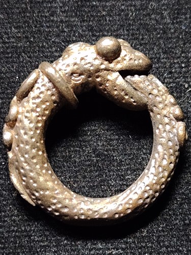 วัดกระเปา (วัดโกศาวาส ) จ.สุราษฎร์ธานี แหวนงูกินหาง พ่อท่านรัช  ปี2537