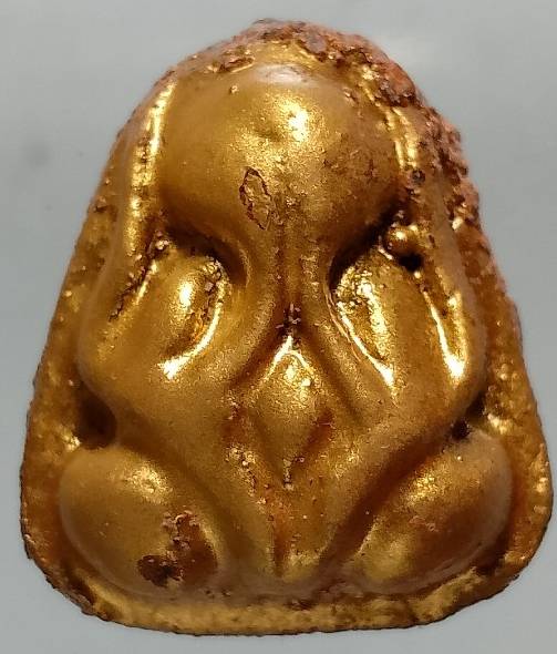 พระปิดตาลงทอง โค้ตลึกๆ 