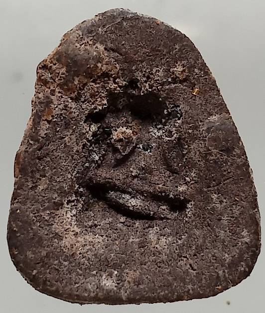 พระปิดตาลงทอง โค้ตลึกๆ 