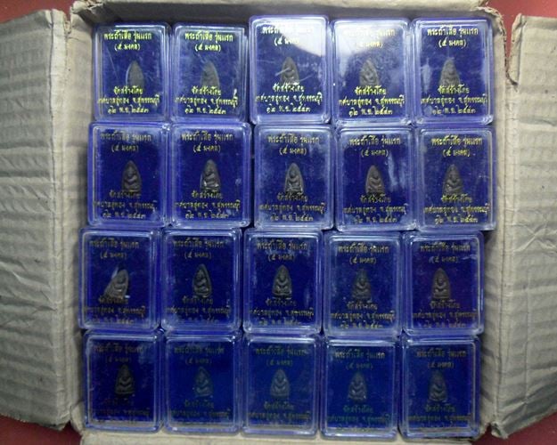 พระถ้ำเสือ รุ่นแรก 5มงคล เนื้อนวะโลหะ เทศบาลอู่ทองสร้าง จ. ส ุพรรณบุรี พ.ศ. 2543 กล่องเดิม 50องค์