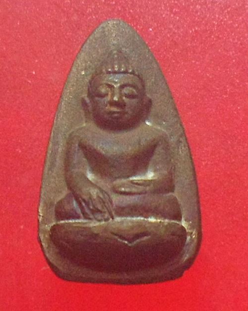 พระถ้ำเสือ รุ่นแรก 5มงคล เนื้อนวะโลหะ เทศบาลอู่ทองสร้าง จ. ส ุพรรณบุรี พ.ศ. 2543 กล่องเดิม 50องค์