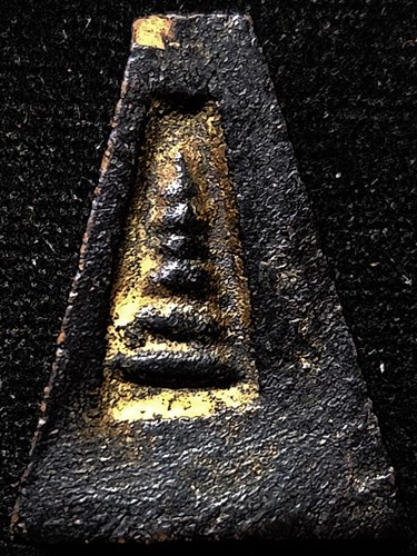 พระผงสุพรรณอู่ทอง จงอางศึก เนื้อดำหลังเจดีย์ ปี 2510