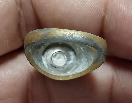 แหวนหัวนะโม อุดมวลสาร เนื้อทองเหลืองชุบ 