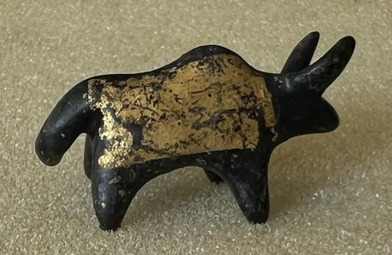 วัวธนู หลวงพ่อสังข์ วัดนากันตม จ.ศรีสะเกษ อุดผงวิเศษเนื้อผง ว่าน108ชนิด ผสมครั่งพุทรา ปิดทองพร้อมจาร