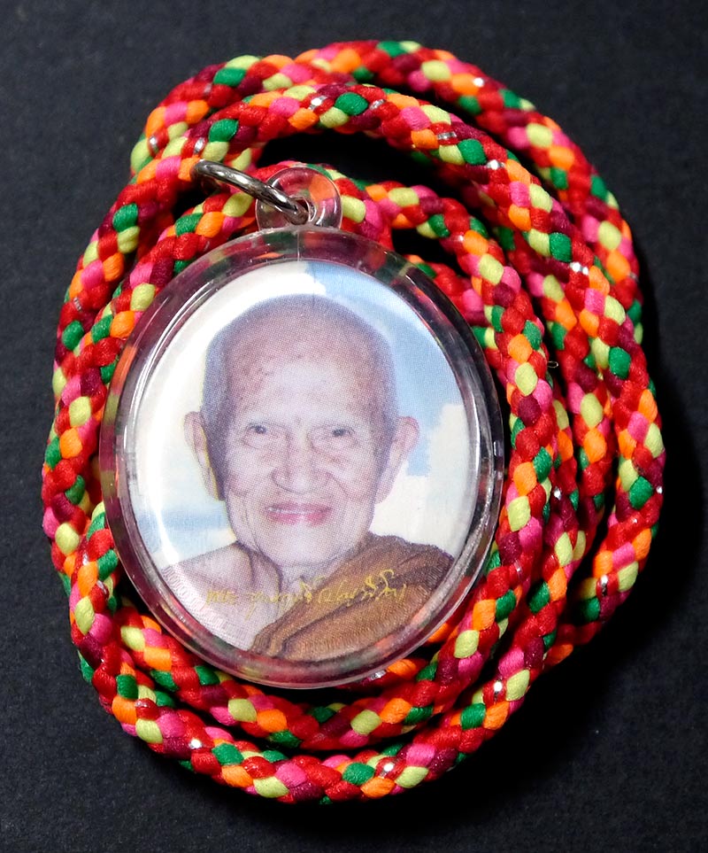 ล็อกเก็ตกระดาษ พร้อมสร้อยเชือก หลวงปู่บุญฤทธิ์ ปัณฑิโต สำนักสงฆ์สวนทิพย์ จ.นนทบุรี 