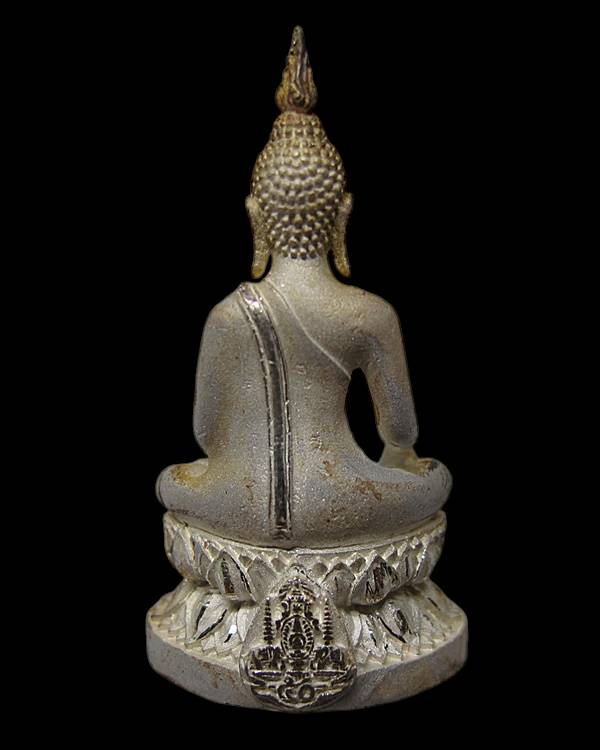 พระกริ่งพระพุทธนวราชบพิตร เนื้อเงิน พิมพ์ใหญ่ ปี 2540 หมายเลของค์ ๖๖๗๔ พุทธาภิเษก วัดพระแก้ว