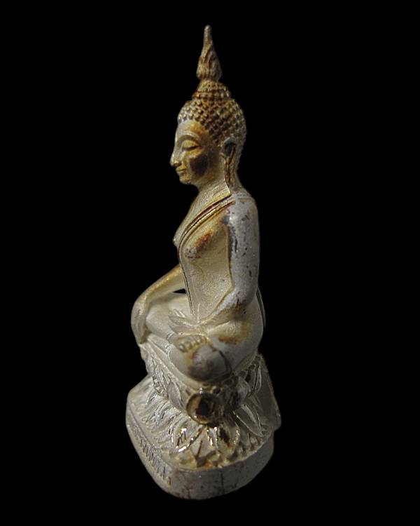 พระกริ่งพระพุทธนวราชบพิตร เนื้อเงิน พิมพ์ใหญ่ ปี 2540 หมายเลของค์ ๖๖๗๔ พุทธาภิเษก วัดพระแก้ว