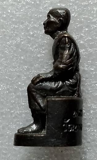 รูปหล่อนั่งโต๊ะ หลวงพ่อฉิ่ง วัดบางพระวรวิหาร ชลบุรี เนื้อทองผสม