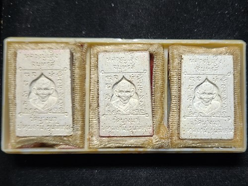 วัดบางนา จ.ปทุมธานี พระผงขึ่หมู หลวงปู่เส็ง ชุดกล่อง 3 องค์ รุ่นพิเศษ