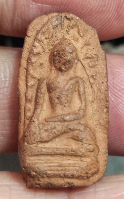 พระรอดมหาวันหลังดอกจันทร์เคาะเดียว