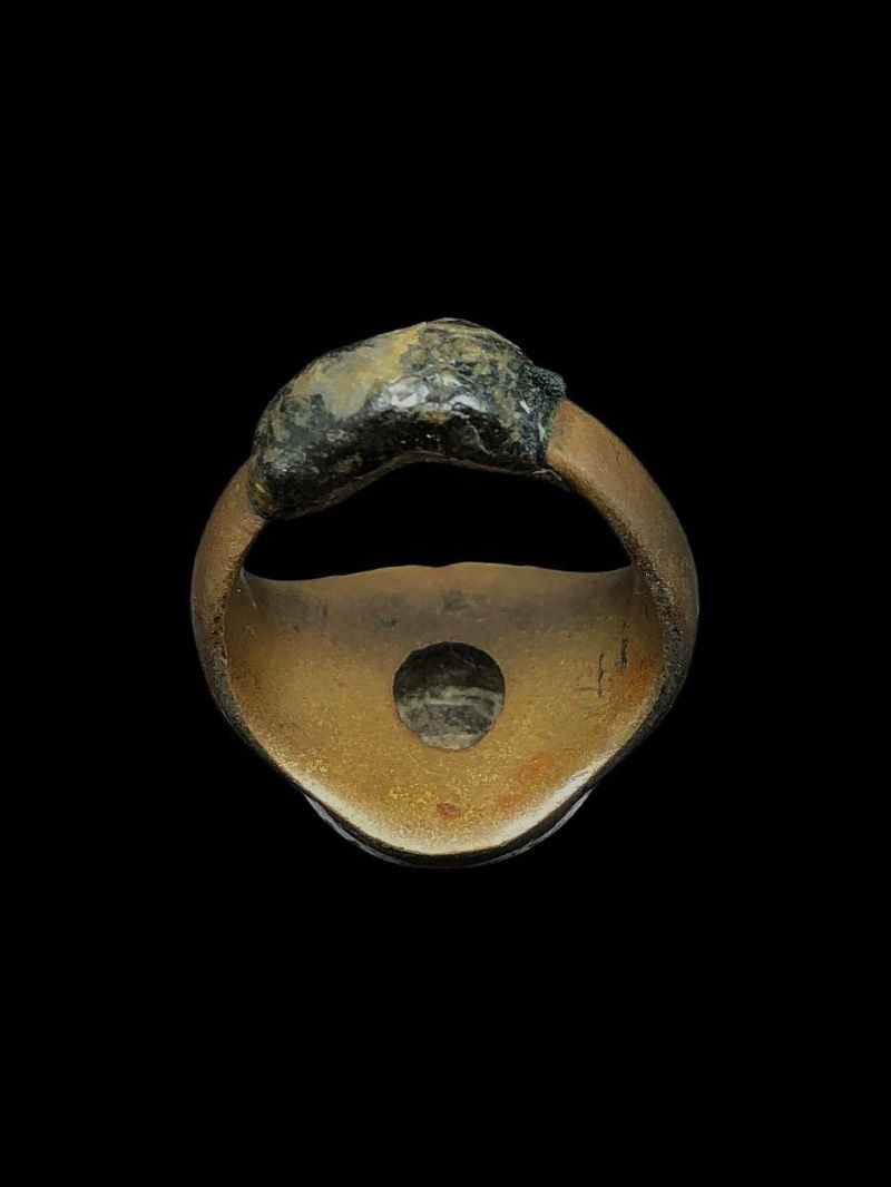 แหวนหัวนะโม เนื้อสัมฤทธิ์ สภาพเก่าผ่านการใช้ ดูง่ายครับ