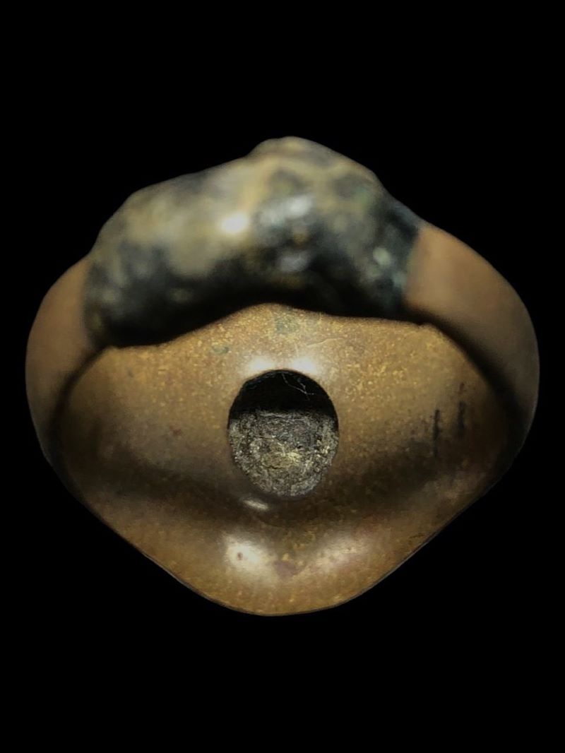 แหวนหัวนะโม เนื้อสัมฤทธิ์ สภาพเก่าผ่านการใช้ ดูง่ายครับ