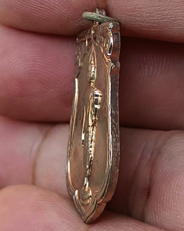 7.เหรียญเสมาฉลอง 25 พุทธศตวรรษ เนื้ออัลปาก้า พิมพ์แขนโต หลังยันต์ชิด บล็อคนิยม แกะจากกระดาษแก้วห่อเด