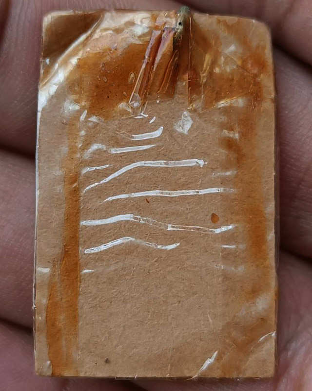 7.เหรียญเสมาฉลอง 25 พุทธศตวรรษ เนื้ออัลปาก้า พิมพ์แขนโต หลังยันต์ชิด บล็อคนิยม แกะจากกระดาษแก้วห่อเด