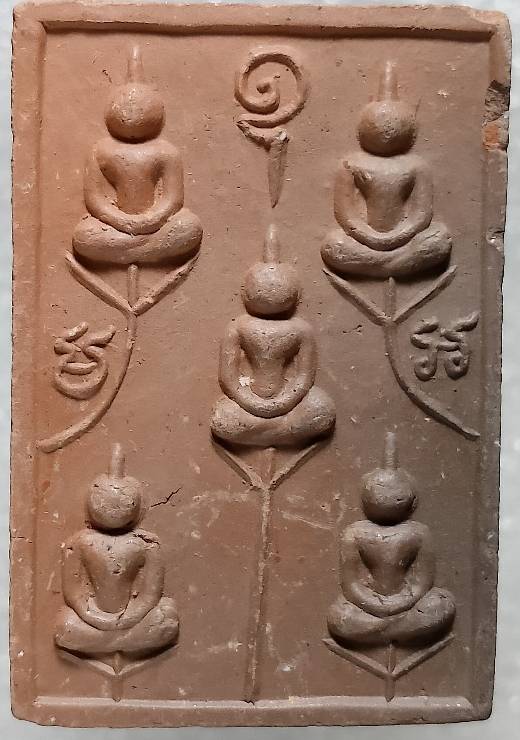 พระเนื้อดินเผา ๕ พระองค์ 