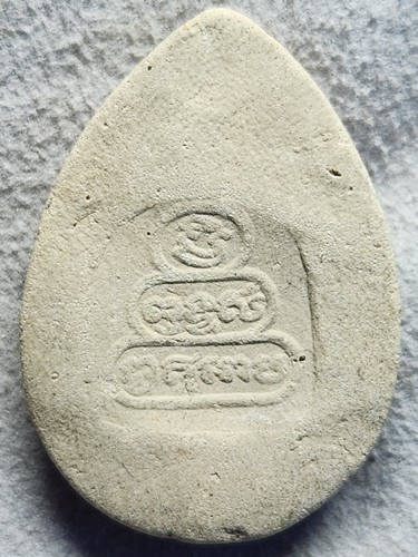 วัดสวนดอก เชียงใหม่ พระเนื้อดินสามหอม หลัง ยันต์น้ำเต้า  ปี28