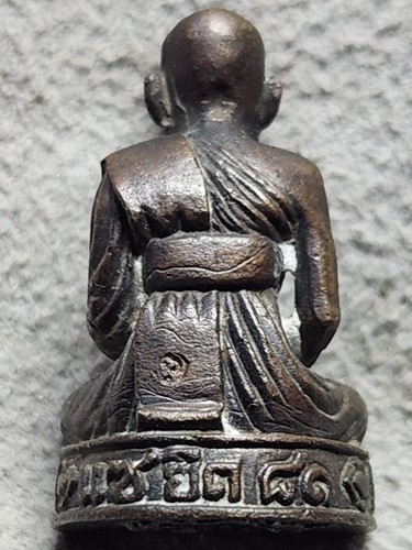 วัดกลางบางพระ จ.นครปฐม รูปหล่อหลวงพ่อพุฒ รุ่นแซยิด81  ปี 2534 อุด ครั่งพุทรา