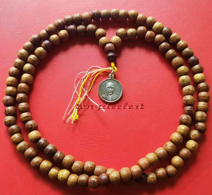 ประคำไม้ หลวงพ่ออุตตมะ วัดวังก์วิเวการาม จ.กาญจนบุรี สวยมากค่ะ