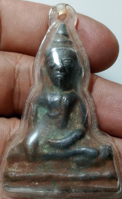 พระเนื้อชิน เลี่ยมพลาสติก 