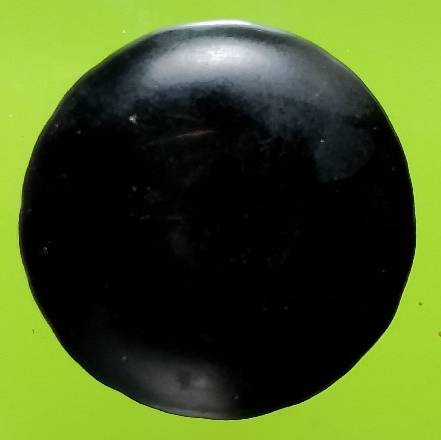 รูปหล่อเม็ดกระดุม หลวงพ่อช้วน วัดพระพุทธบาทเขาลูกช้าง เพชรบุรี  เนื้อแร่พรหมชะแง้ 